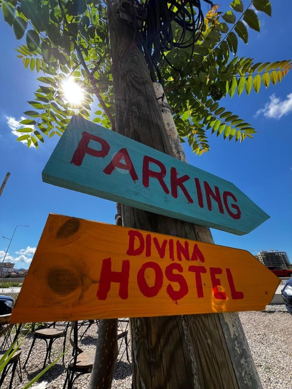 Divina Hostel Tirana Eksteriør billede