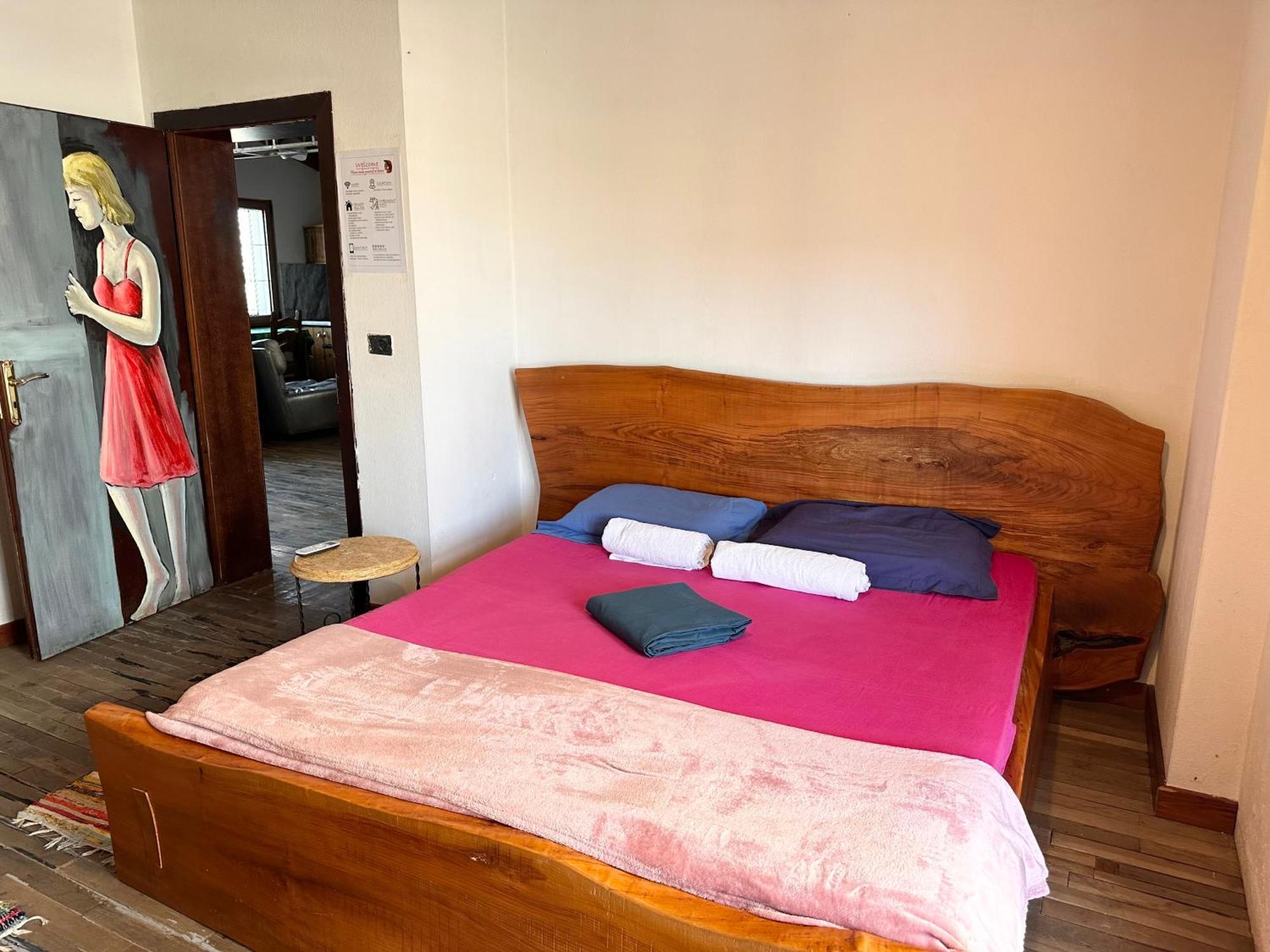 Divina Hostel Tirana Eksteriør billede